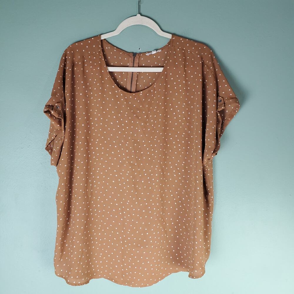 Maurices Womens Polka Dot Short Sleeve Zip Top Size XXL